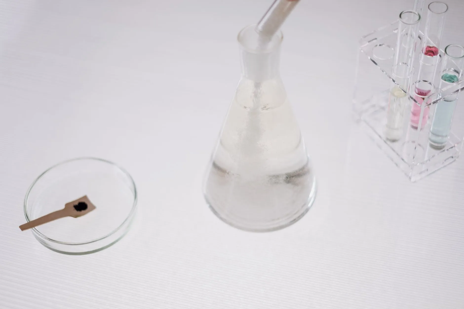 智能道闸与车牌识别设备在华中商业车场的应用案例分析