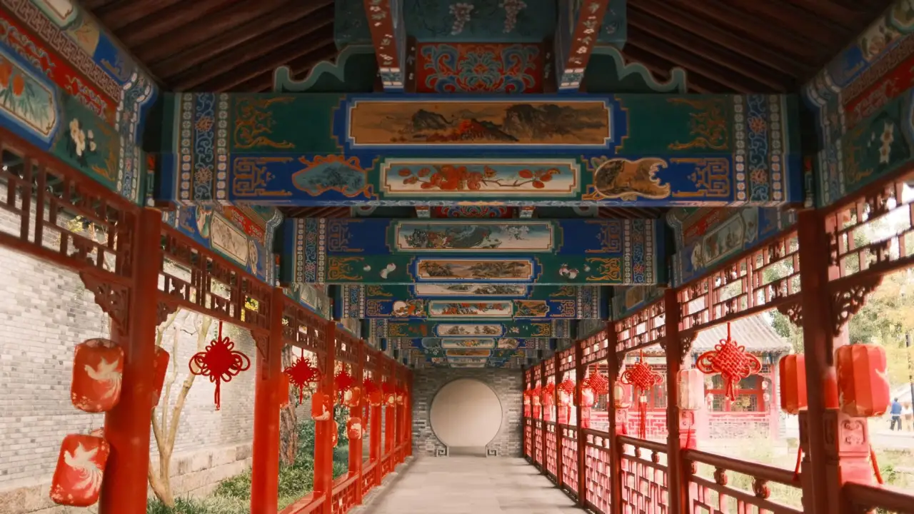 霆振服智能道闸与车牌识别系统在华中小区停车场中的应用优势分析