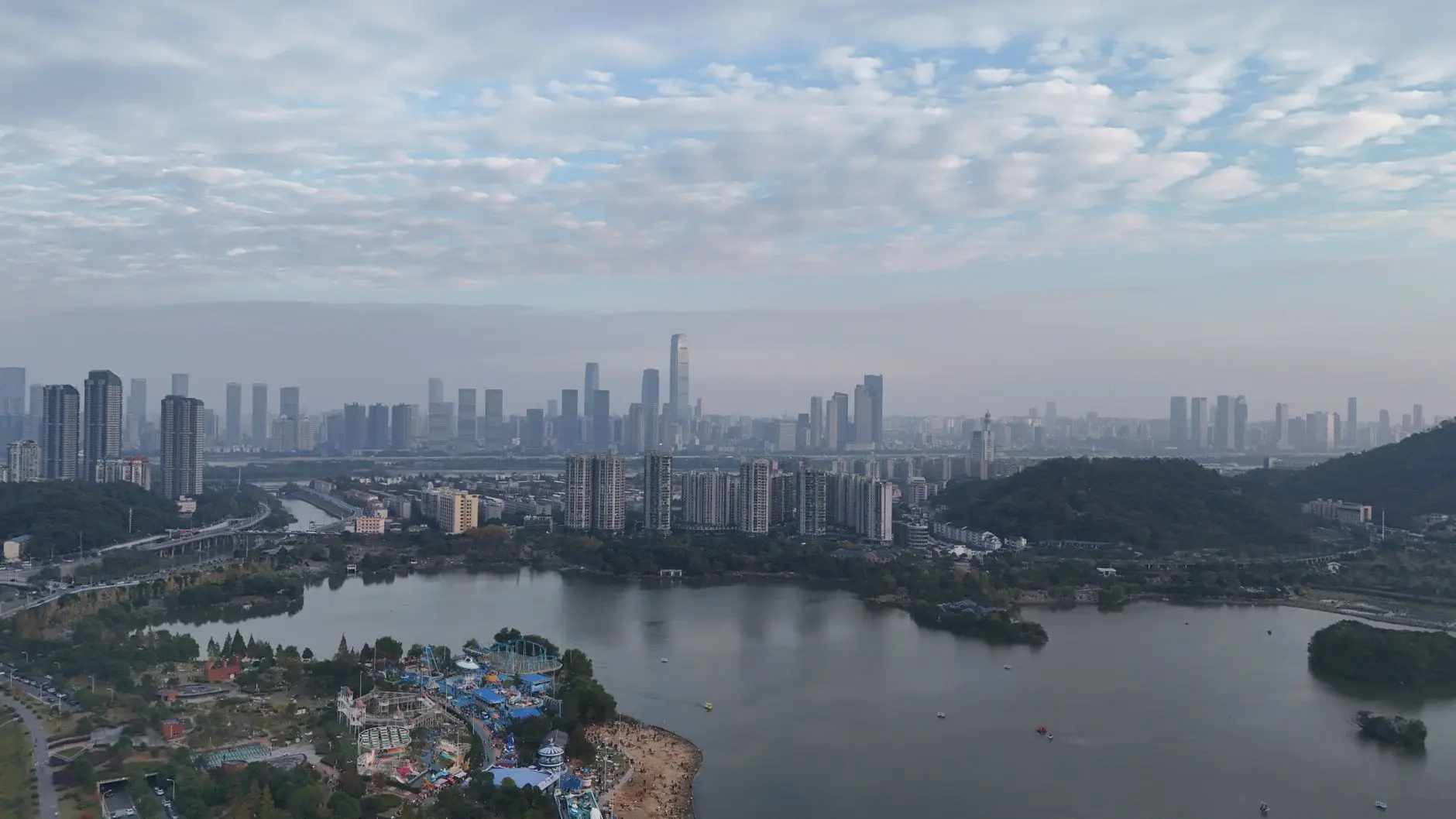 湖北省霆振服科技智能道闸与车牌识别系统技术优势解析