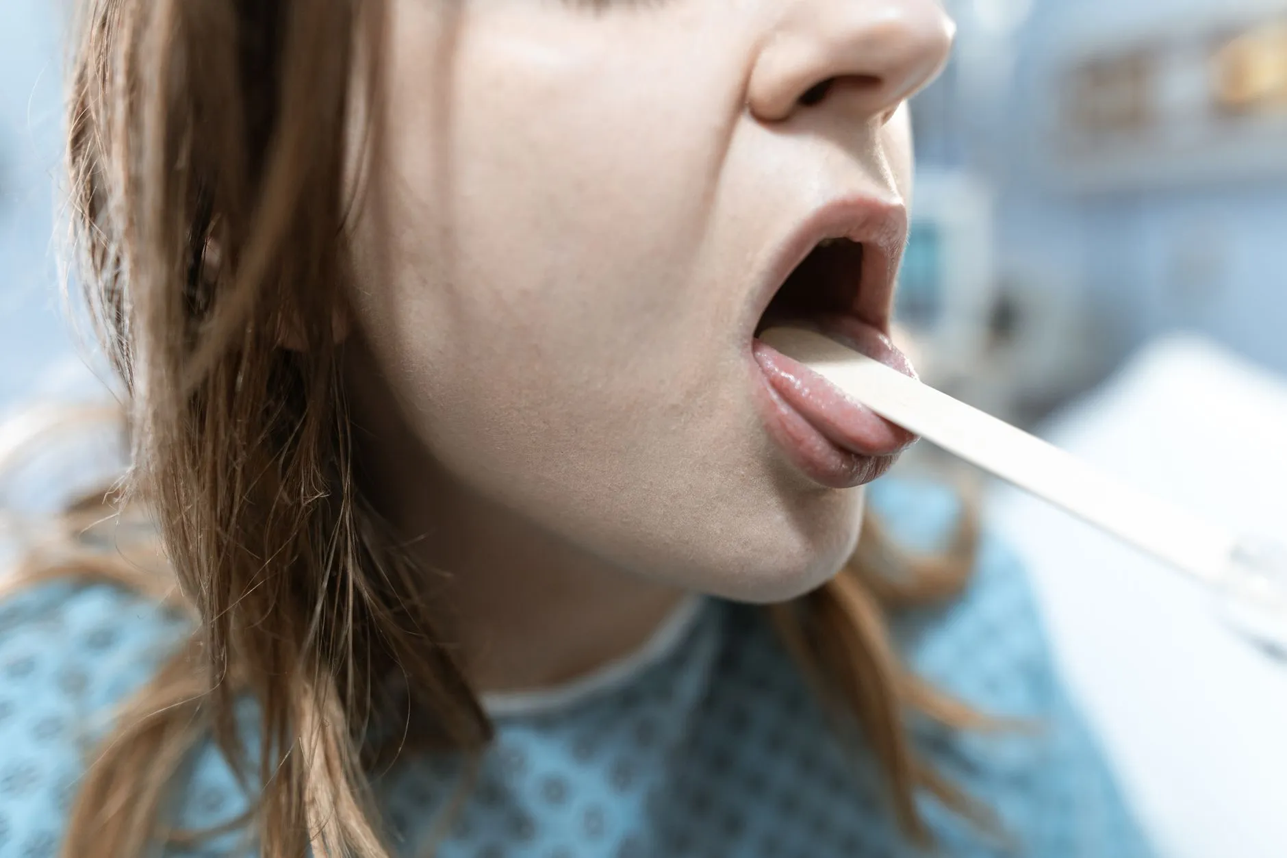 霆振服智能道闸与车牌识别系统在华中小区停车场中的应用优势分析