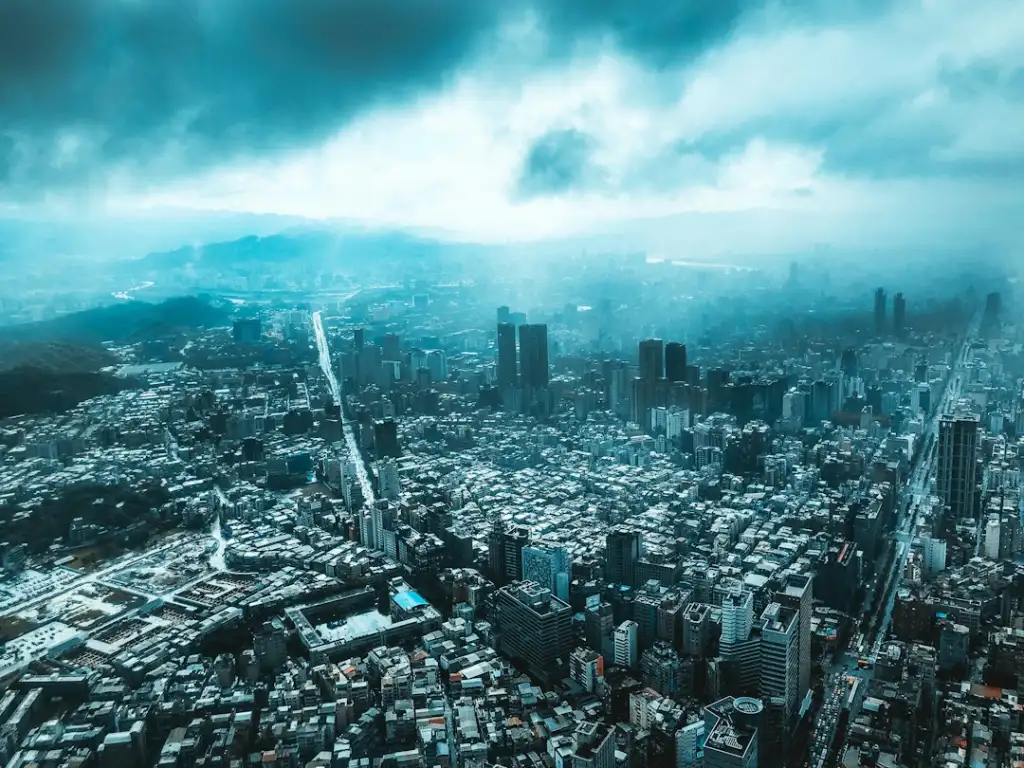 2024年停车场设备选型指南：霆振服车牌识别系统的技术指标对比